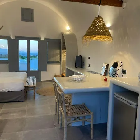 Anemi Vine Villas Foinikiá Room photo